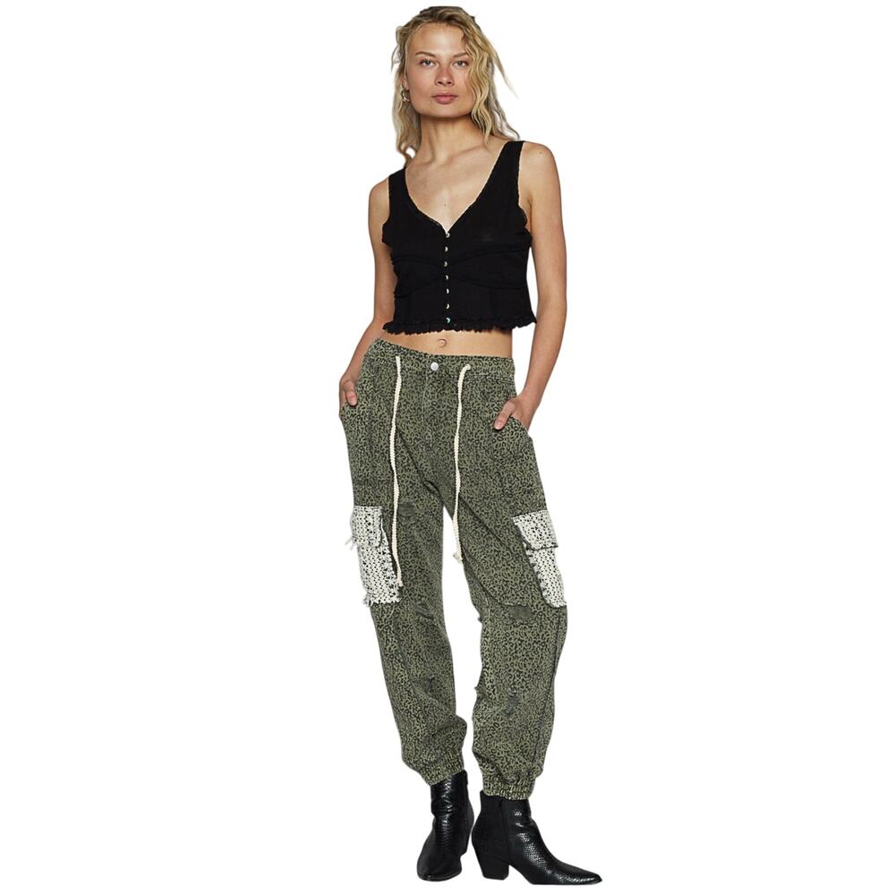 POL Leopard Cargo Pants, NWT, Multiple Sizes - Picture 4 of 5